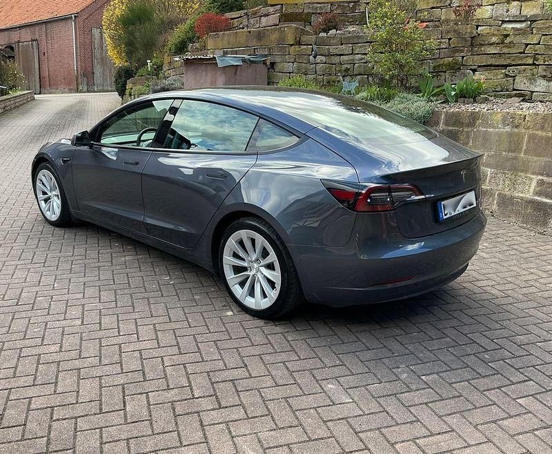 Second-hand Tesla Model 3 366 kW (498 CP) 2021 Gri Berlinǎ