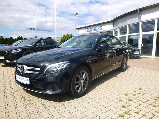 Schwarz Gebraucht 2019 Mercedes C180 Limousine | 23.300 € (Etwas zu teuer) - Bild 1/4