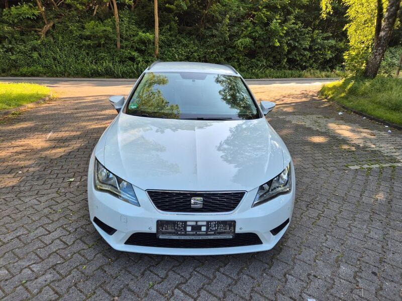 Weiß Gebraucht 2015 Seat Leon ST Reference Kombi | 5.900 € (Fairer Preis) - Bild 1/4
