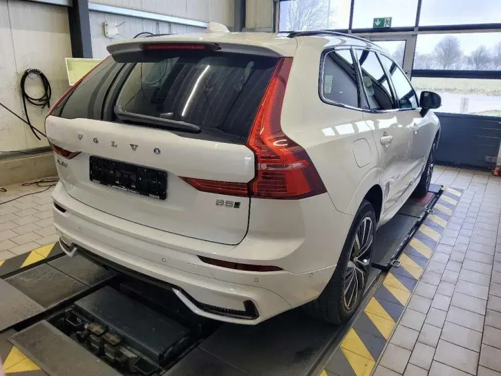 Gebraucht Volvo XC60 Plus 250 PS (183 kW) 2023 Crystal white SUV