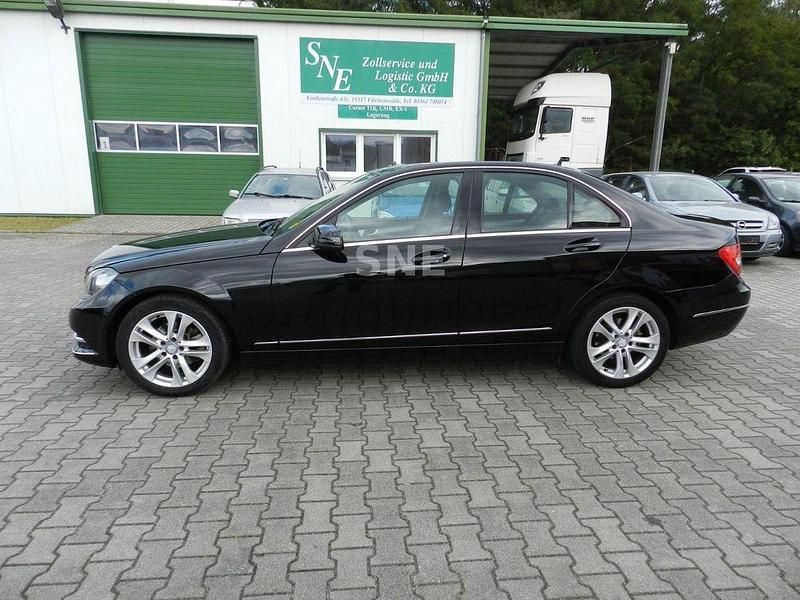 Schwarz Gebraucht 2013 Mercedes C180 Avantgarde Limousine | 12.990 € (Fairer Preis) - Bild 1/4