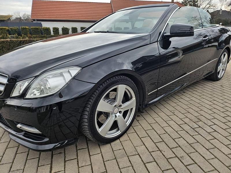 Gebraucht Mercedes E200 Elegance 184 PS (135 kW) 2013 Schwarz Cabrio