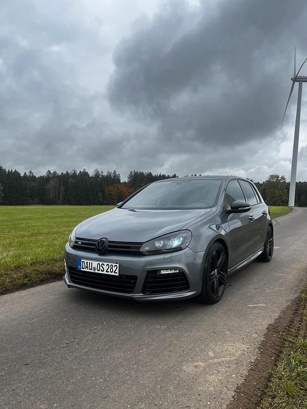 Grau Gebraucht 2011 VW Golf VI R Kleinwagen | 14.000 € - Bild 1/4