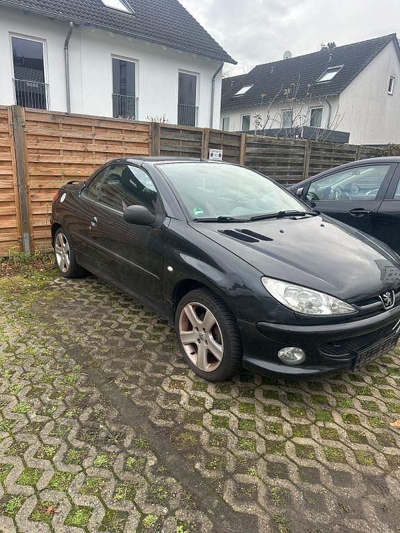 Gebraucht Peugeot 206 CC 109 PS (80 kW) 2004 Schwarz Cabrio