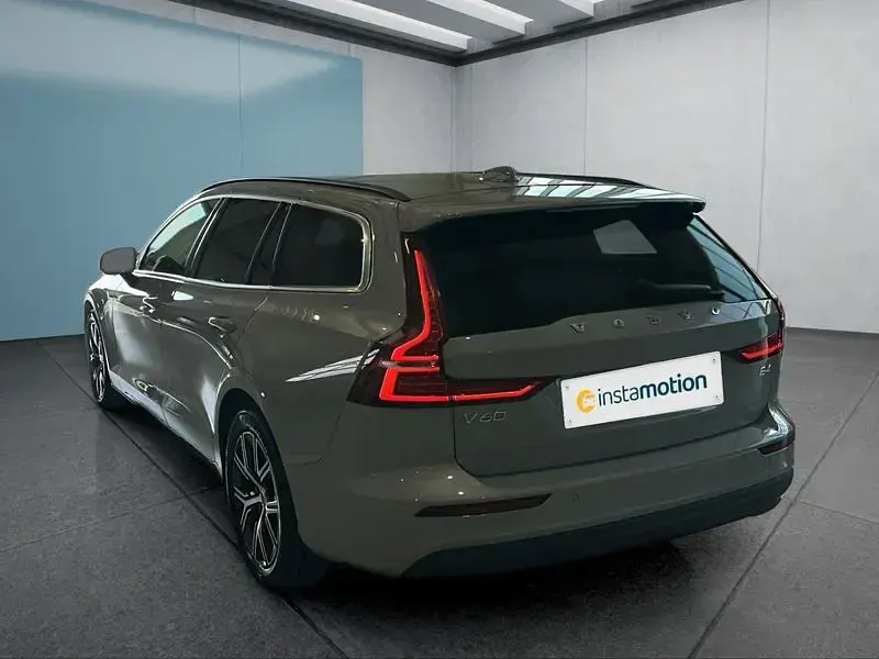 Gebraucht Volvo V60 197 PS (144 kW) 2024 Grau Kombi