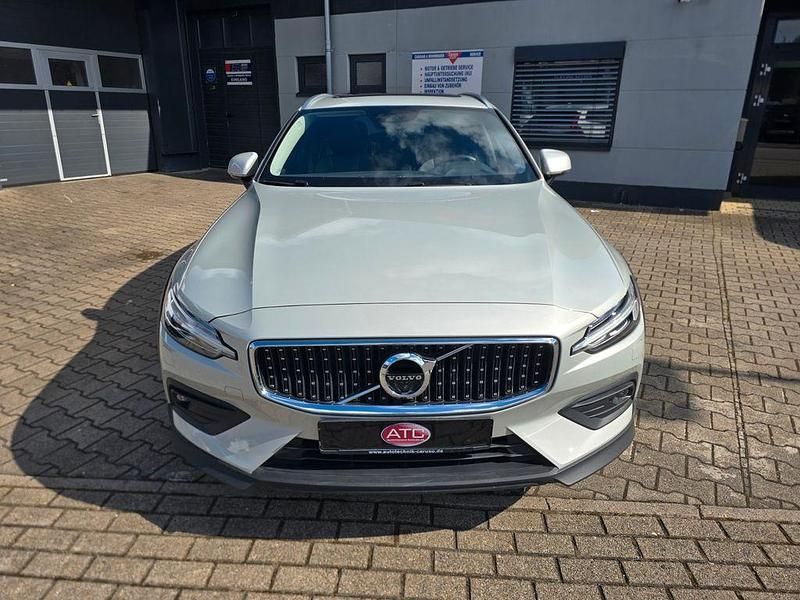 Gebraucht Volvo V60 CC Pro 250 PS (183 kW) 2021 Grau Kombi