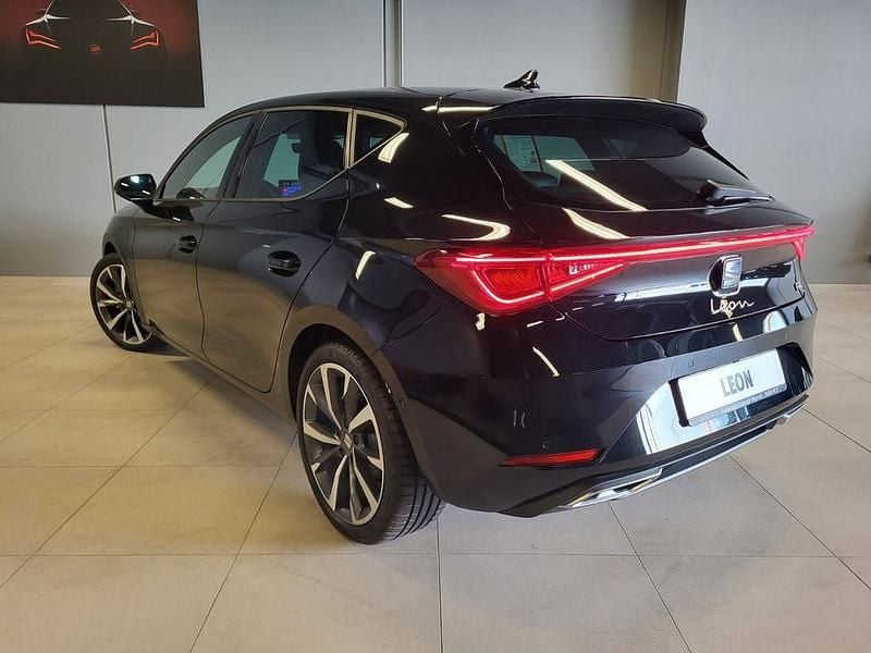 Neu Seat Leon FR 150 PS (110 kW) 2025 Schwarz Limousine