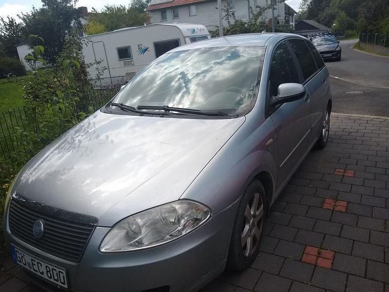 Silber Gebraucht 2005 Fiat Croma Active Limousine | 600 € (Superpreis) - Bild 1/4