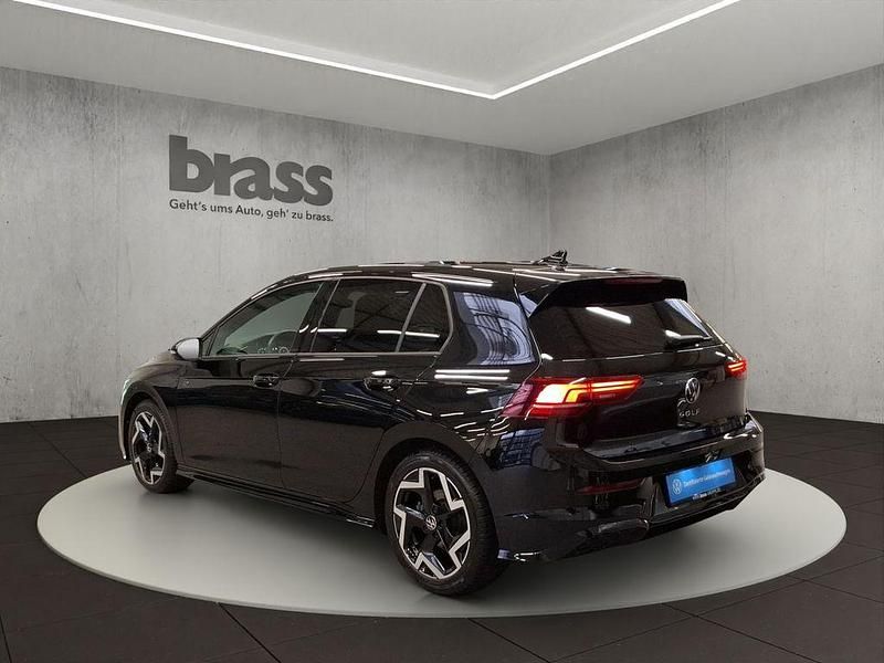 Gebraucht VW Golf VIII R-line 150 PS (110 kW) 2025 Grenadillschwarz metallic Limousine