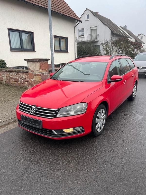 Gebraucht VW Passat 140 PS (102 kW) 2012 Rot Kombi