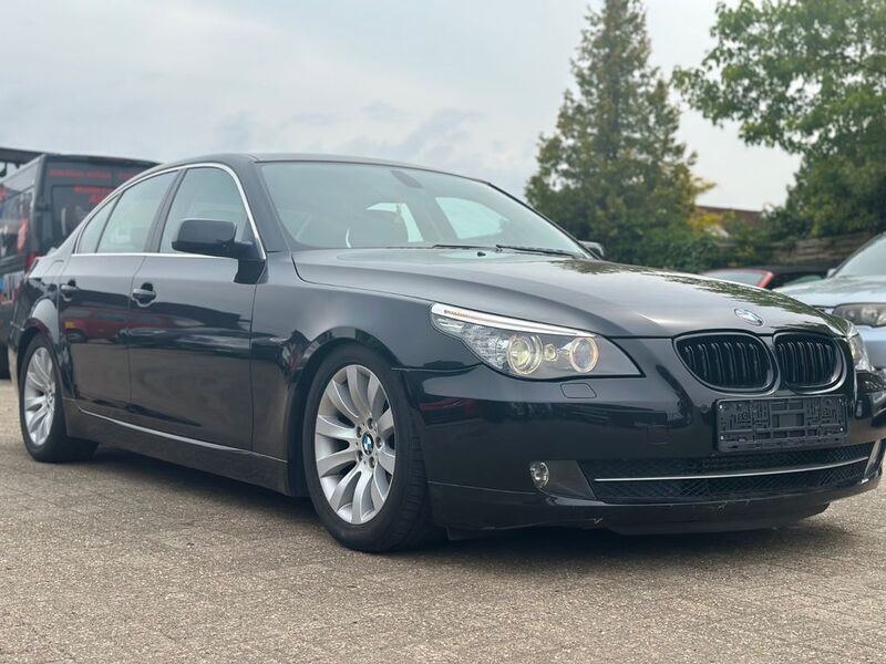 Schwarz Gebraucht 2007 BMW 523 Limousine | 9.950 € (Teuer) - Bild 1/4