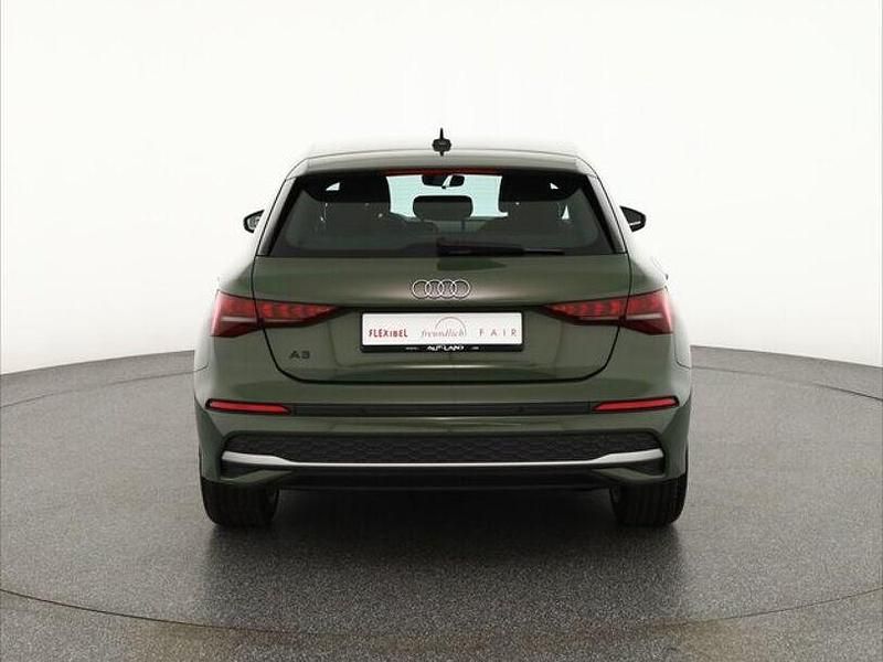 Neu Audi A3 Comfort 150 PS (110 kW) 2025 Grün Limousine