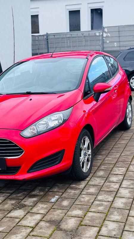 Gebraucht Ford Fiesta Titanium 80 PS (58 kW) 2014 Rot Kleinwagen