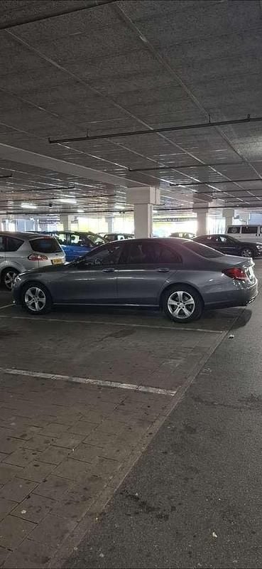 Gebraucht Mercedes E220 Avantgarde 194 PS (142 kW) 2019 Grau Limousine