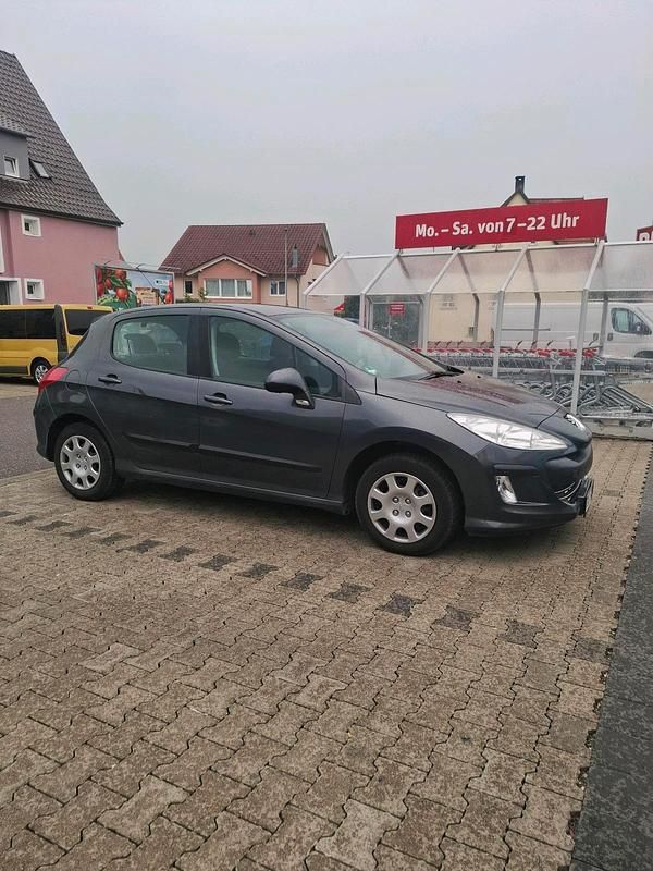 Grau Gebraucht 2009 Peugeot 308 Kleinwagen | 4.500 € - Bild 1/4