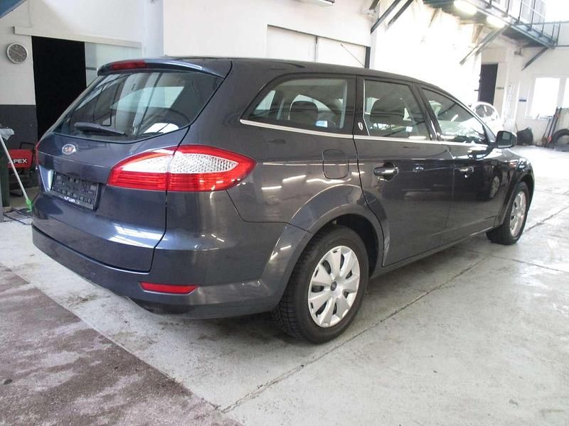 Gebraucht Ford Mondeo 145 PS (106 kW) 2009 Royalgrau met. Kombi