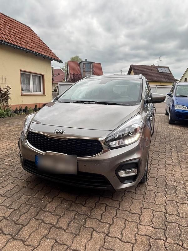 Gebraucht Kia Carens 136 PS (100 kW) 2018 Andere farben Van / Kleinbus