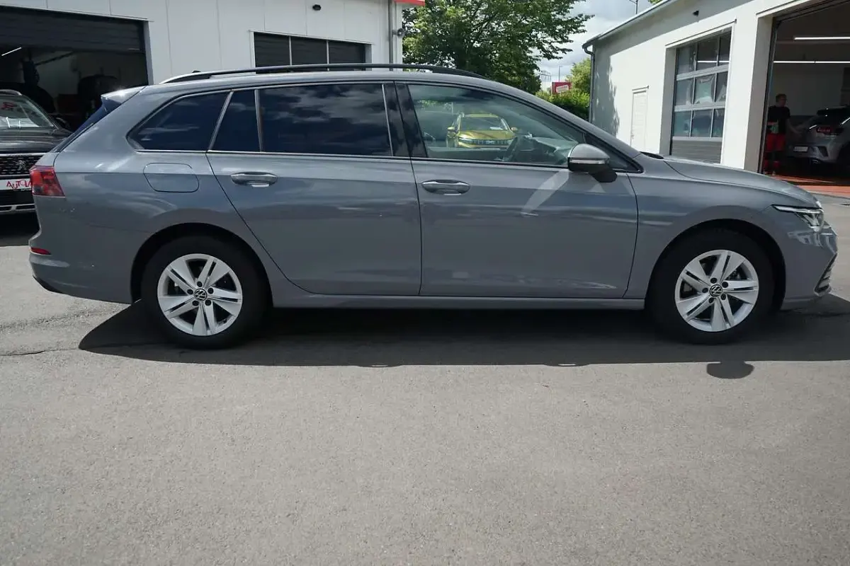 Gebraucht VW Golf VIII 110 PS (80 kW) 2021 Grau Kombi