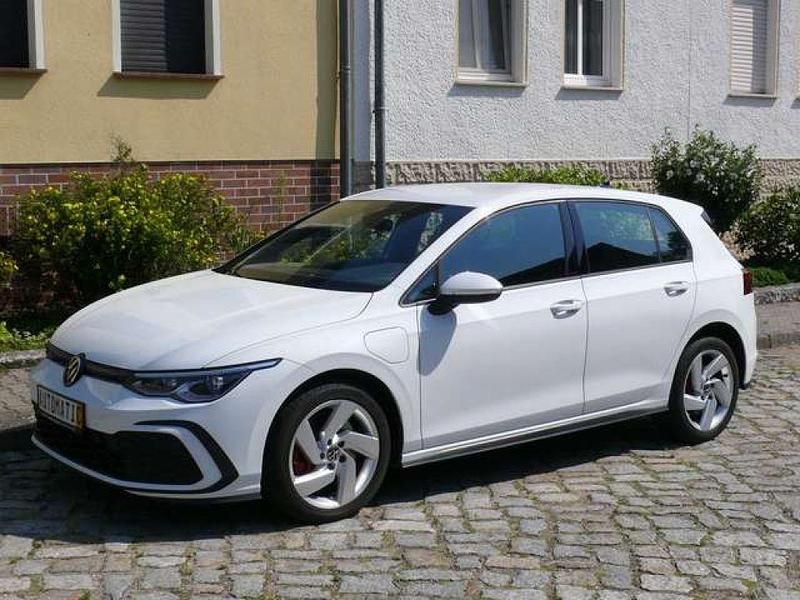 Purewhite Gebraucht 2021 VW Golf VIII GTE Limousine | 20.800 € (Superpreis) - Bild 1/4