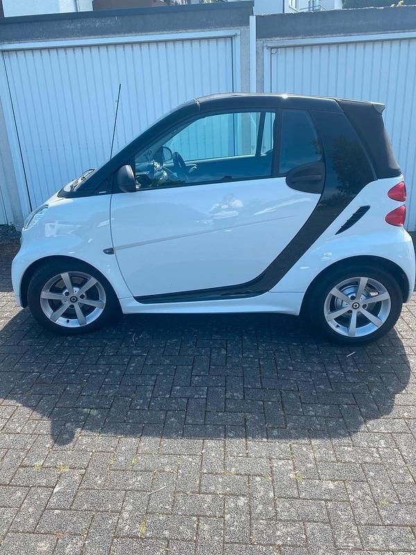 Weiß Gebraucht 2013 Smart ForTwo Cabrio Cabrio | 4.000 € (Guter Preis) - Bild 1/4