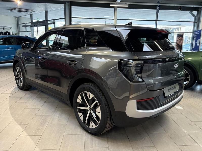 Nowe Ford Explorer Extended Range 210 kW (286 KM) 2026 Szary SUV