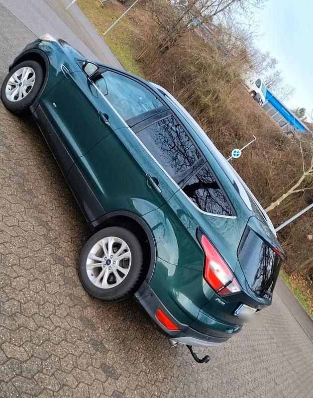 Gebraucht Ford Kuga Titanium 150 PS (110 kW) 2017 Grün SUV