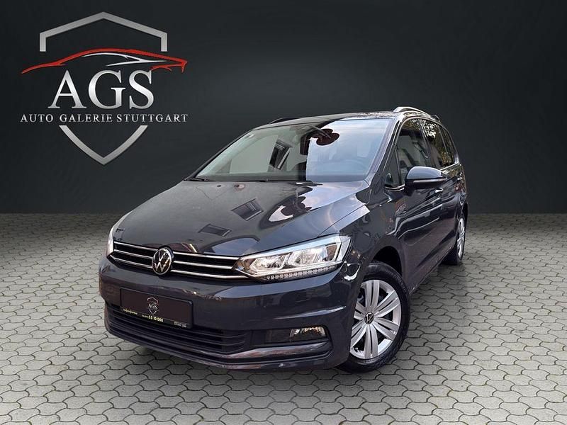 Grau Gebraucht 2023 VW Touran Comfortline Van / Kleinbus | 22.990 € (Fairer Preis) - Bild 1/4