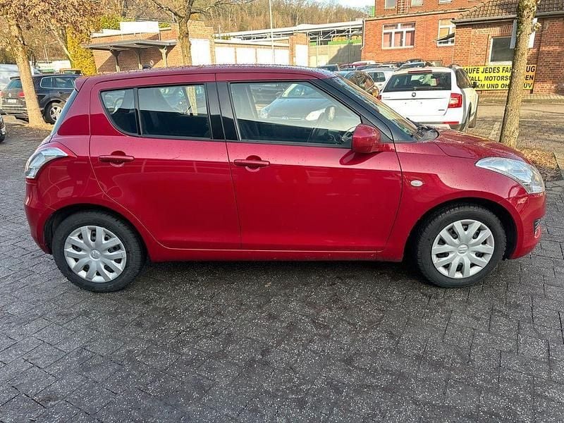 Gebraucht Suzuki Swift 94 PS (69 kW) 2013 Rot Kleinwagen