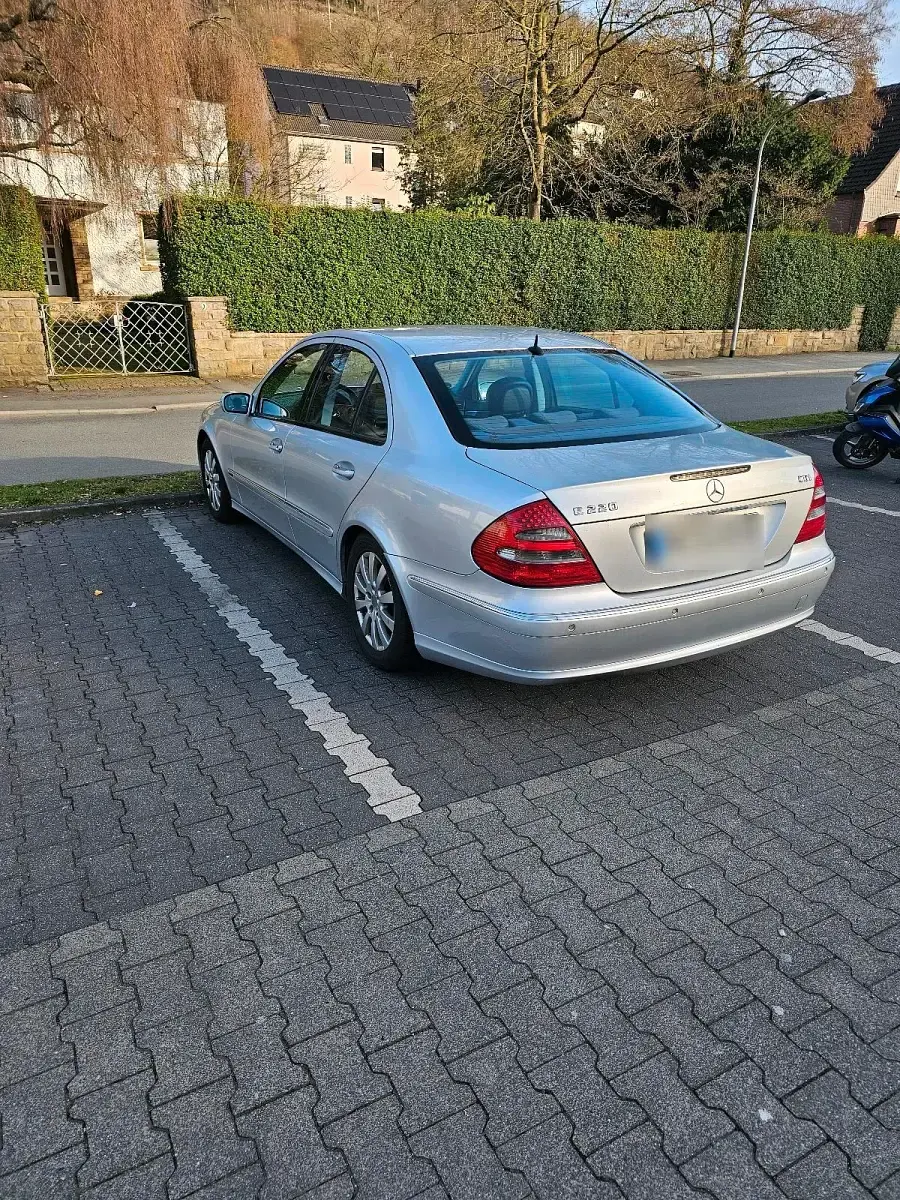 Używany Mercedes E220 150 KM (110 kW) 2006 Srebrny Sedan/Limuzyna