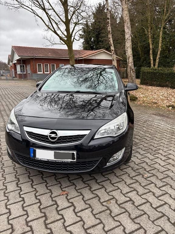 Gebraucht Opel Astra Design Edition 140 PS (102 kW) 2011 Schwarz Limousine