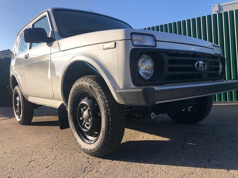 Weiß Neu 2025 Lada niva SUV | 20.790 € (Teuer) - Bild 1/4