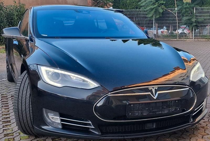 Schwarz Gebraucht 2015 Tesla Model S Limousine | 19.300 € (Guter Preis) - Bild 1/4