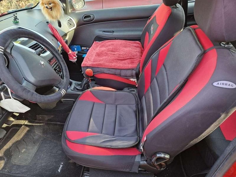 Gebraucht Peugeot 206 Basis 60 PS (44 kW) 2017 Rot Kleinwagen