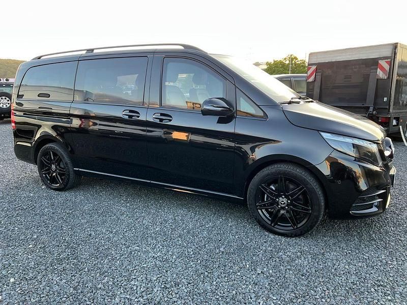 Gebraucht Mercedes 300 Avantgarde 237 PS (174 kW) 2022 Schwarz Van / Kleinbus