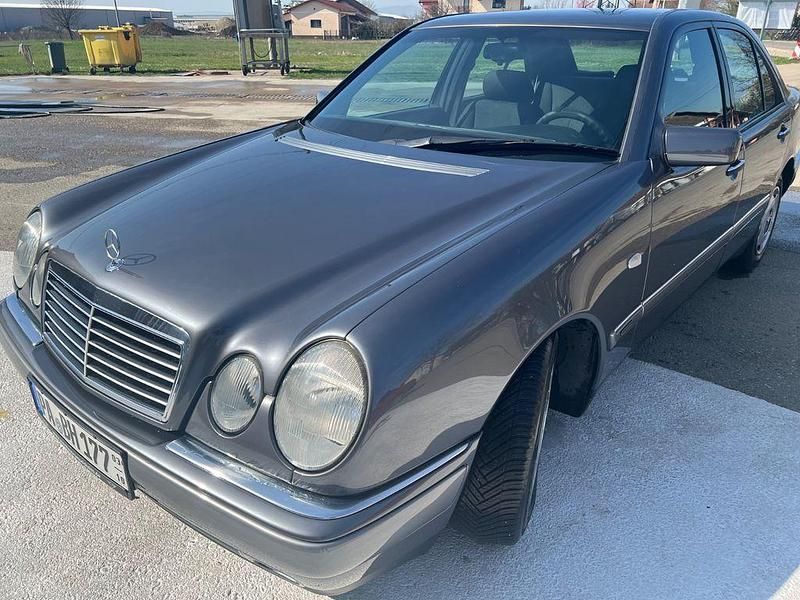Gebraucht Mercedes E290 Elegance 129 PS (94 kW) 1997 Grau Limousine