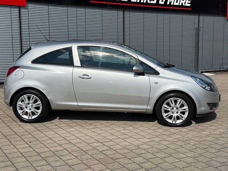 Gebraucht Opel Corsa Edition 80 PS (58 kW) 2009 Silber Kleinwagen