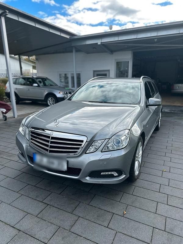 Grau Gebraucht 2010 Mercedes E250 Avantgarde Kombi | 14.000 € (Teuer) - Bild 1/4