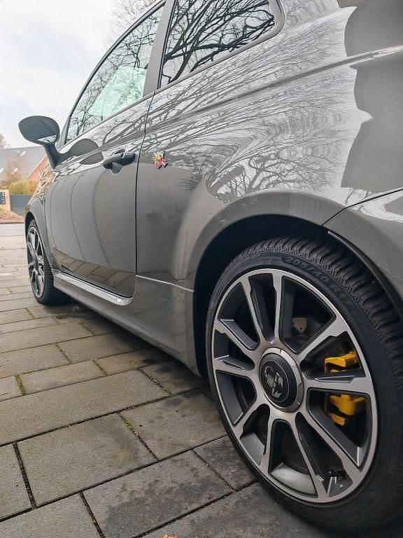 Gebraucht Abarth 695 179 PS (131 kW) 2024 Grau Kleinwagen