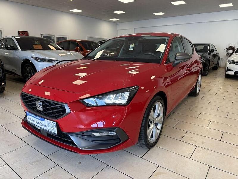 Rot Gebraucht 2022 Seat Leon FR Limousine | 21.800 € (Fairer Preis) - Bild 1/4