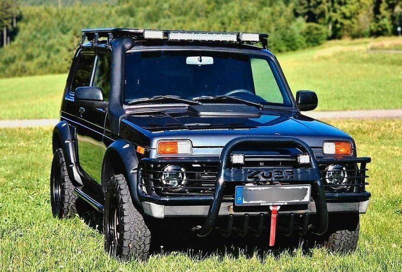 Grau Gebraucht 2021 Lada niva SUV | 19.500 € (Teuer) - Bild 1/4