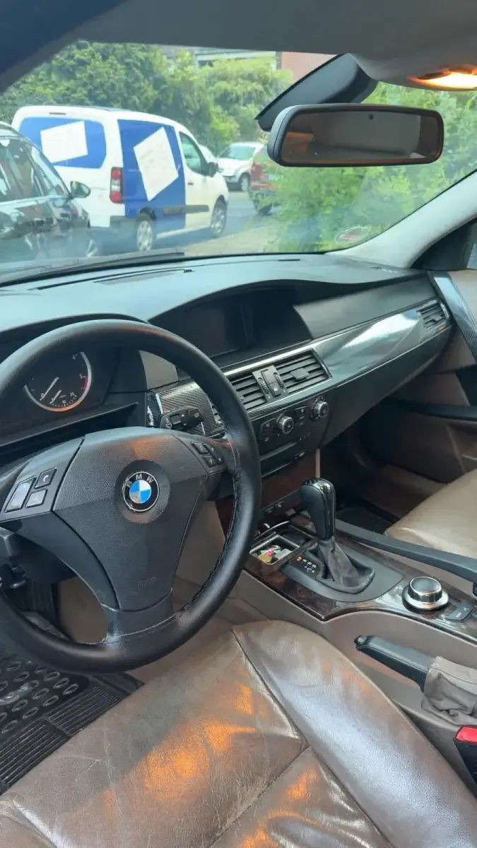 Gebraucht BMW 525 197 PS (144 kW) 2007 Schwarz Kombi