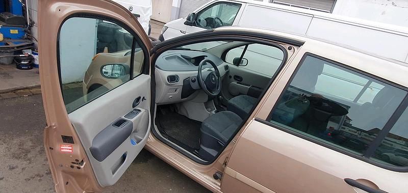 Usata Renault Modus 75 CV (55 kW) 2005 Marrone Monovolume