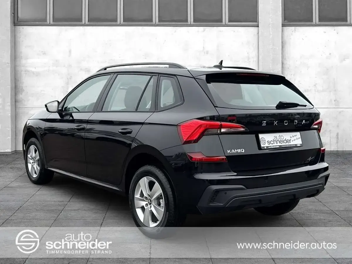 Neu Skoda Kamiq Essence 95 PS (69 kW) 2025 Grau SUV