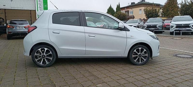 Neu Mitsubishi Space Star Select+ 71 PS (52 kW) 2025 Weiß Limousine
