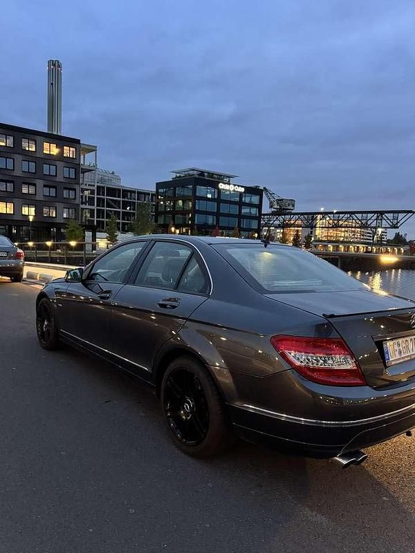 Gebraucht Mercedes C180 156 PS (114 kW) 2010 Limousine