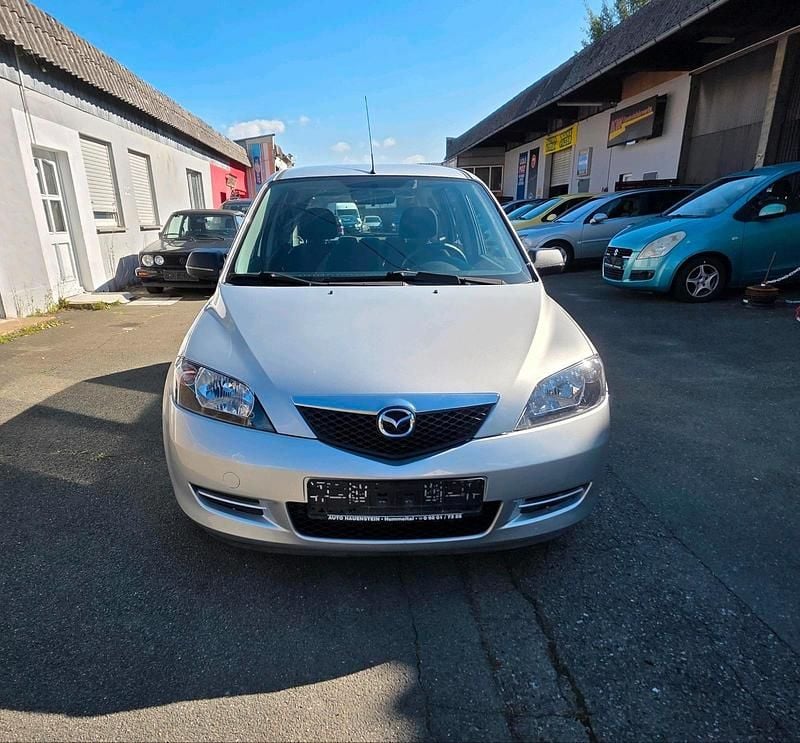 Silber Gebraucht 2005 Mazda 2 Kleinwagen | 3.490 € (Fairer Preis) - Bild 1/4