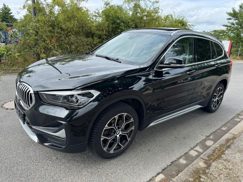 Schwarz Gebraucht 2019 BMW X1 Sport Line SUV | 17.900 € (Guter Preis) - Bild 1/4
