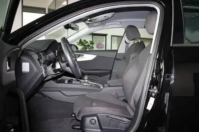 Gebraucht Audi A4 Basis 150 PS (110 kW) 2022 Schwarz Limousine