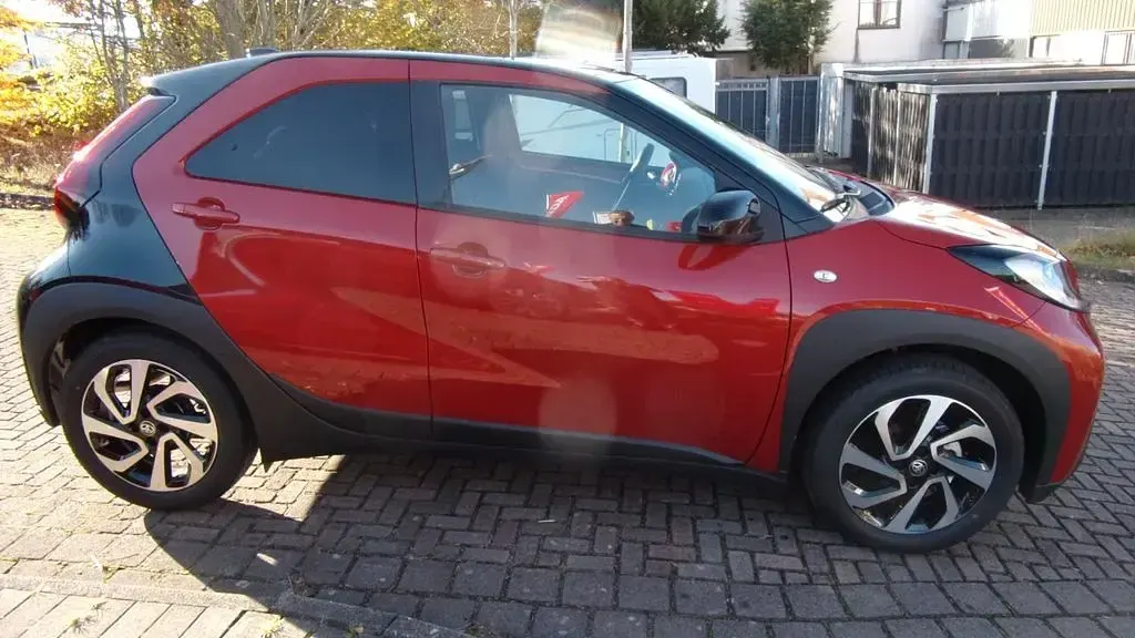 Neu Toyota Aygo X 72 PS (52 kW) 2025 Chillired SUV