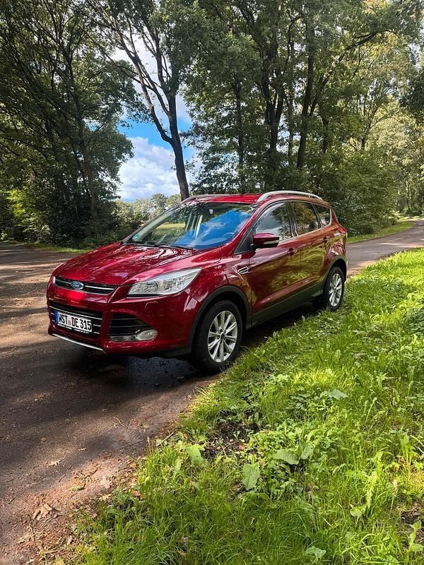 Gebraucht Ford Kuga 150 PS (110 kW) 2015 Rot SUV